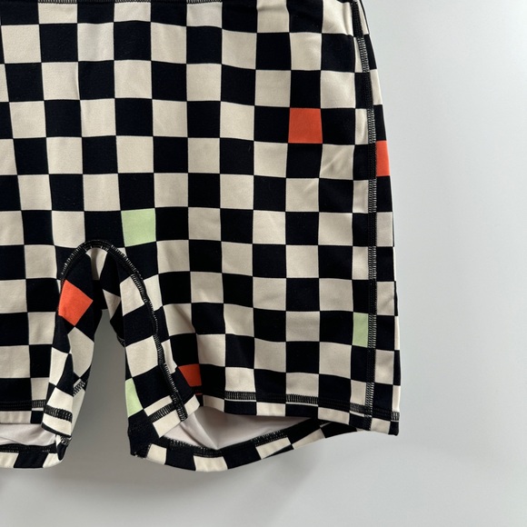 Fabletics Motion Checkerboard Biker Shorts Size M - Picture 3 of 9